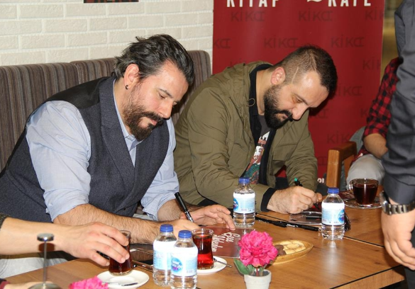 Gece Yolcuları İmza Günü